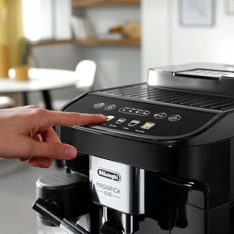 Automatické espresso De&#39;Longhi Magnifica Evo ECAM290.61.B POUŽIT