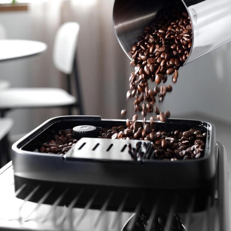 Automatické espresso De&#39;Longhi Magnifica Evo ECAM290.61.B POUŽIT